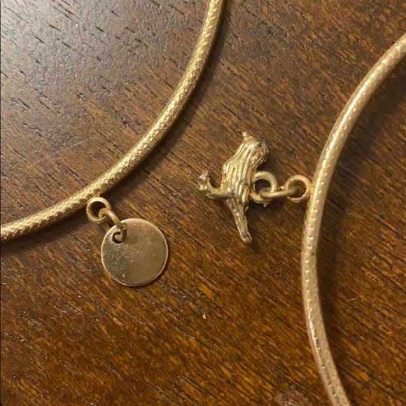 6 gold bangles. Elephants, birds, & heart charms - Picture 5 of 16